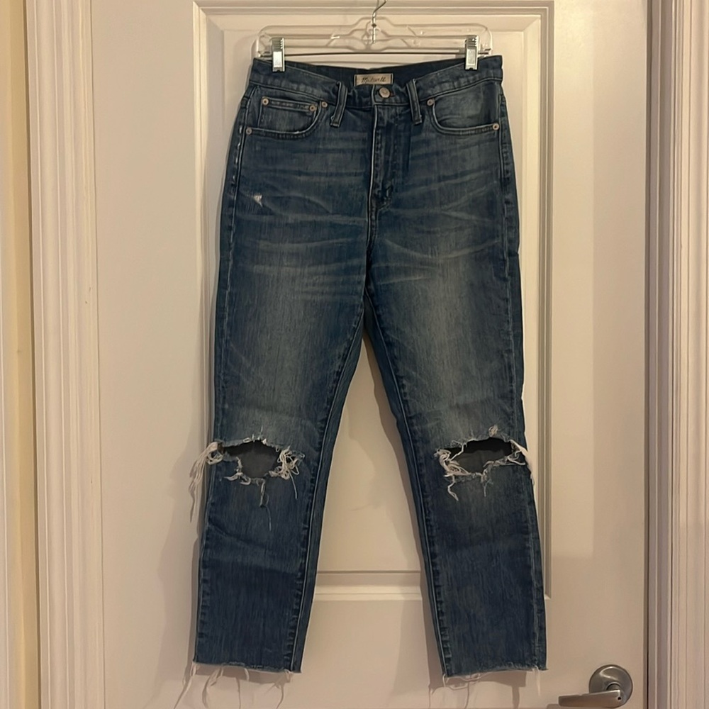 Madewell High-Rise Slim Crop Boyjean in knee-rip edition Burt wash. Size 27. 👖